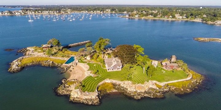 4 Exceptionally Stunning Private Islands
