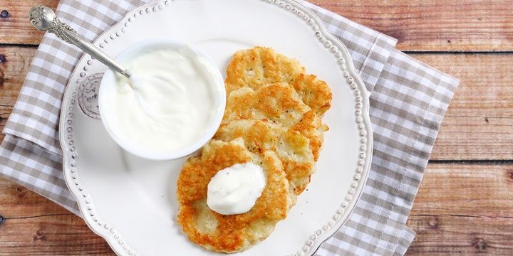 5 Uses of Lemon Juice While Preparing Food To Turn Whipped Cream into Sour Cream