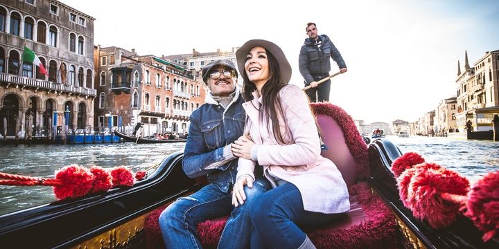 6 Good Reasons to Date a Foreigner Tourist in Both Countries
