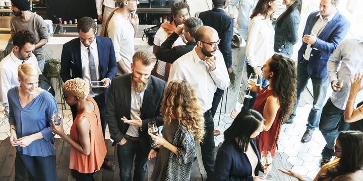 5 Unspoken Mistakes Your Body Makes Invading People Space