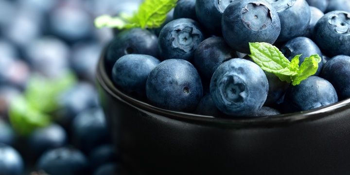 A List of 6 Foods That Reduce High Cholesterol Blueberries