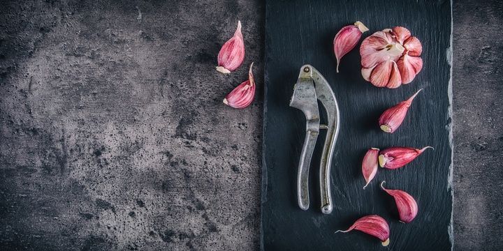 A List of 6 Foods That Reduce High Cholesterol Garlic