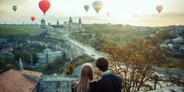 6 Reasons Why You Should Consider Dating a Travelling Girl she is not into drama