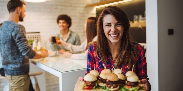 7 Safe Ways to Enjoy Unhealthy Snacks While Dieting Opt for an Inside Meal Rather Than Drive-Through