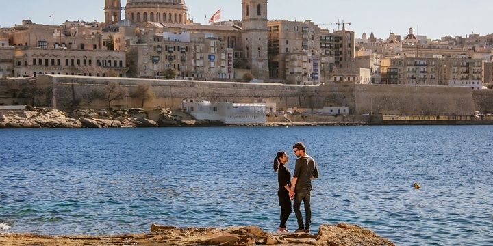 6 Things That Tell Your Relationship Is Stable and Happy There is hardly any topic you cannot discuss with your beloved