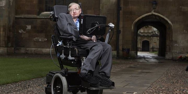 4 Things Stephen Hawking Wanted All People to Pay Attention To AI is a real scare