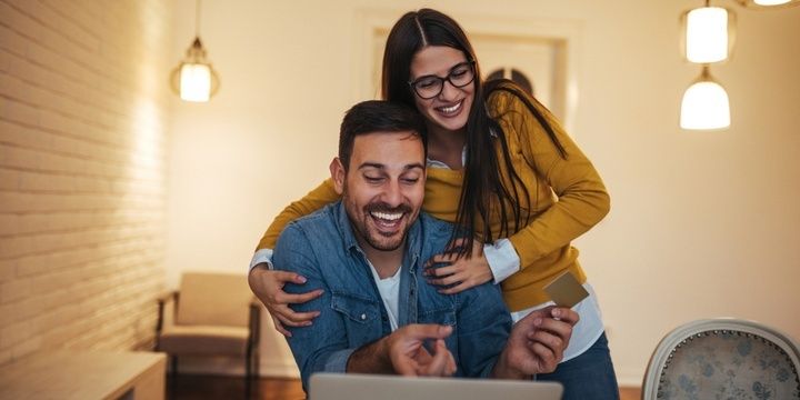 8 Signs That Your Man Does not Need You You are the one who takes the initiative