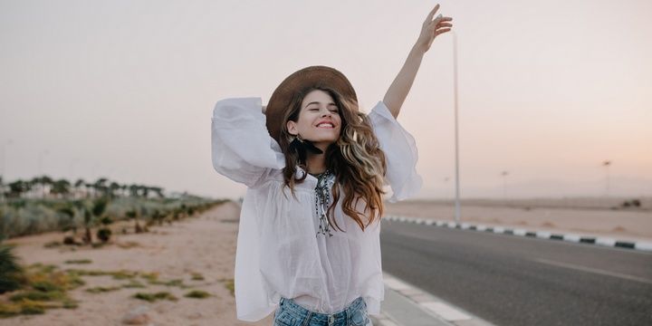 6 Main Tips Ambiverts Can Use When Flirting Playing with your hair