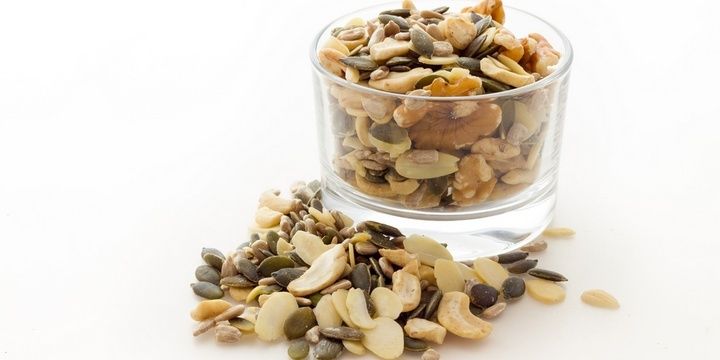 8 Foods That Your Hair Needs and Loves Sunflower seeds