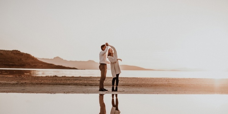 9 Things a Woman Is Likely to Do If She Loves You You will never feel lonely if there is a woman who deeply loves you
