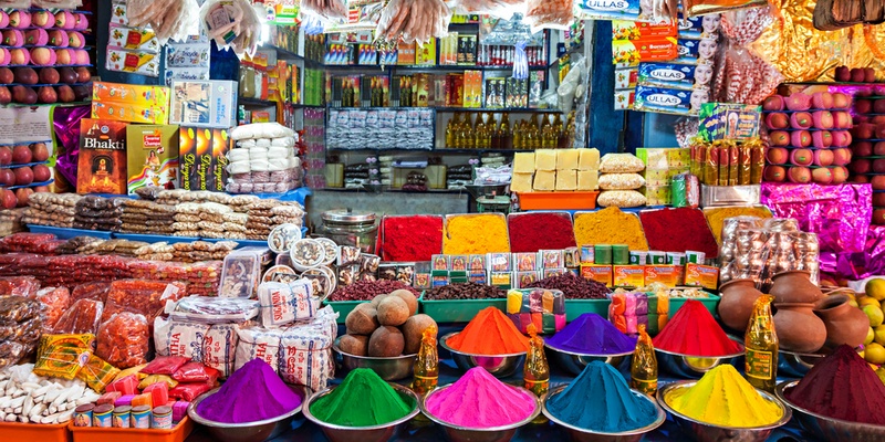 9 Tips for Women Travelling to India Delhi for shopping fans