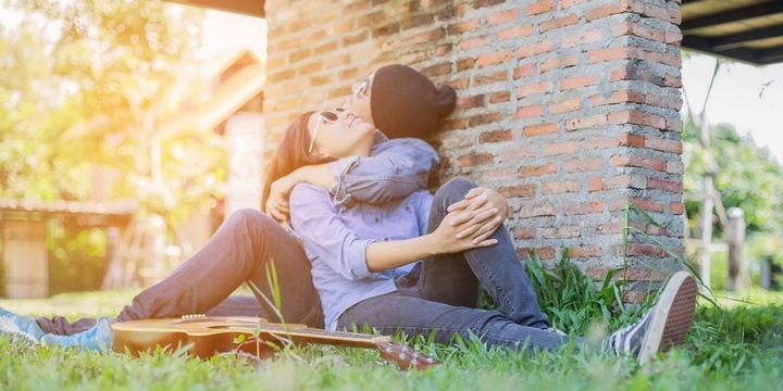 10 Proofs You Need a Girlfriend Who Likes to Be Alone She is not forcing you to rush into things