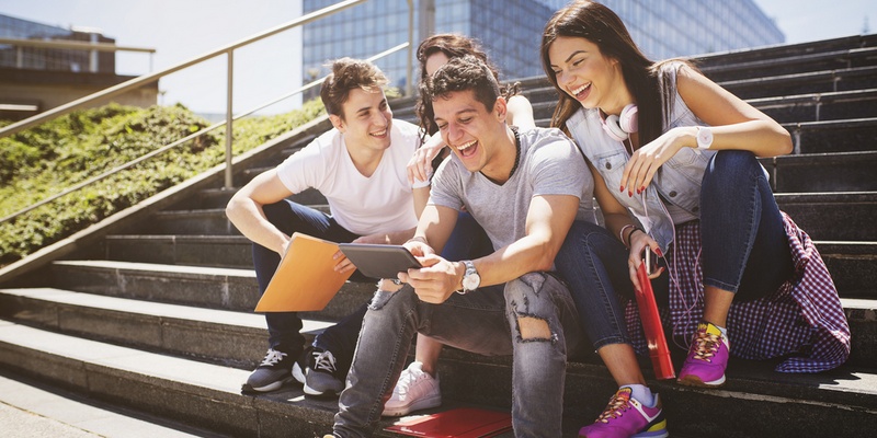 7 Proofs That Your Online Love Affair Will Never Become Reality The person does not want to introduce his friends
