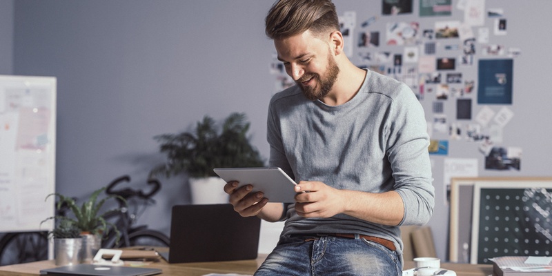 9 Special Texts You Might Receive from a Man Who Truly Loves You I love you