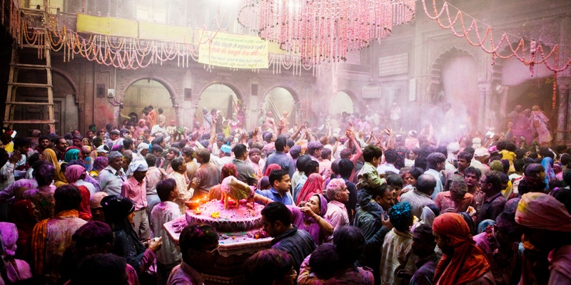 9 Tips for Women Travelling to India Vrindavan to take part in the Holi festival