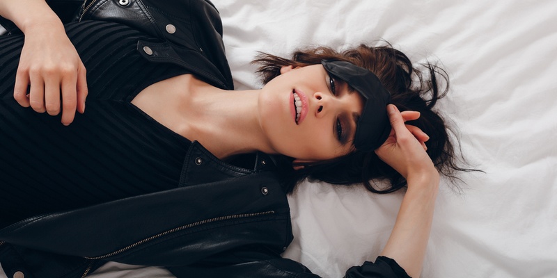 9 Extremely Important Things Every Travelling Woman Needs Ear plugs and eye mask