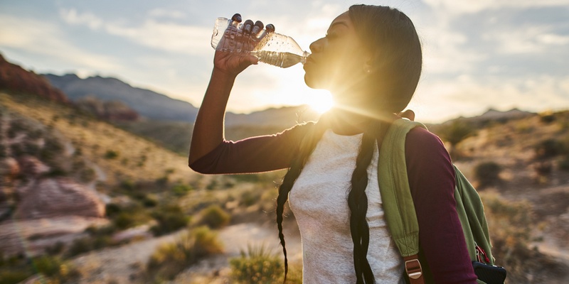 9 Extremely Important Things Every Travelling Woman Needs Water bottle