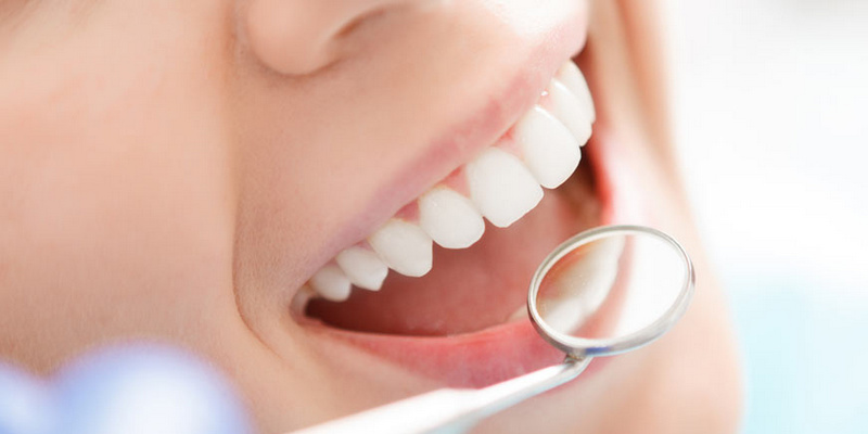 6 Negative Symptoms Experienced by People with Dental Implants Swelling or Inflammation of the Gums