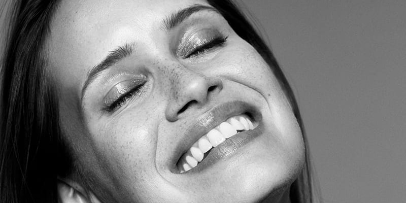 6 Negative Symptoms Experienced by People with Dental Implants Moving Implant