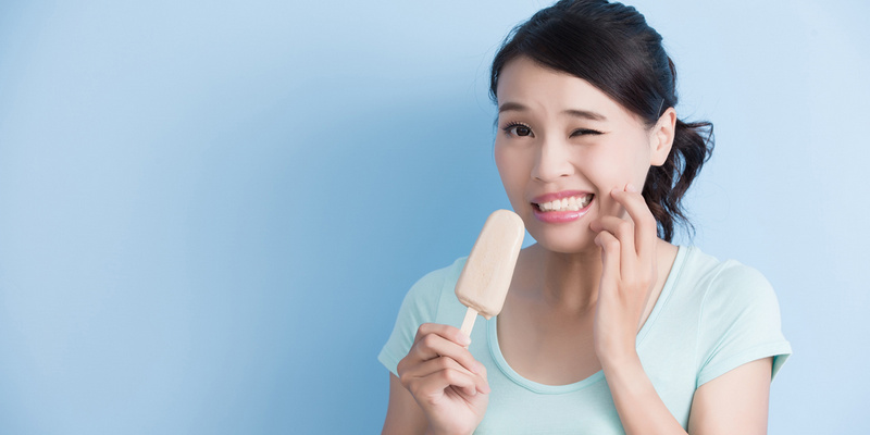 6 Negative Symptoms Experienced by People with Dental Implants Difficulty Biting or Chewing